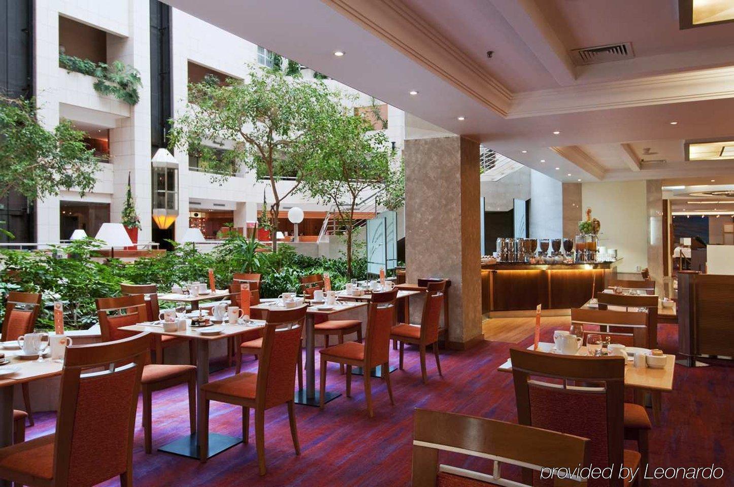 Hilton Praag